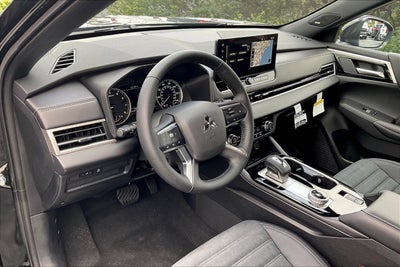 2026 Mitsubishi Outlander LE