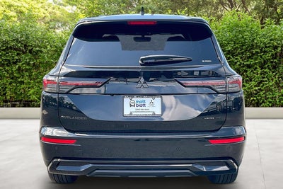 2026 Mitsubishi Outlander LE