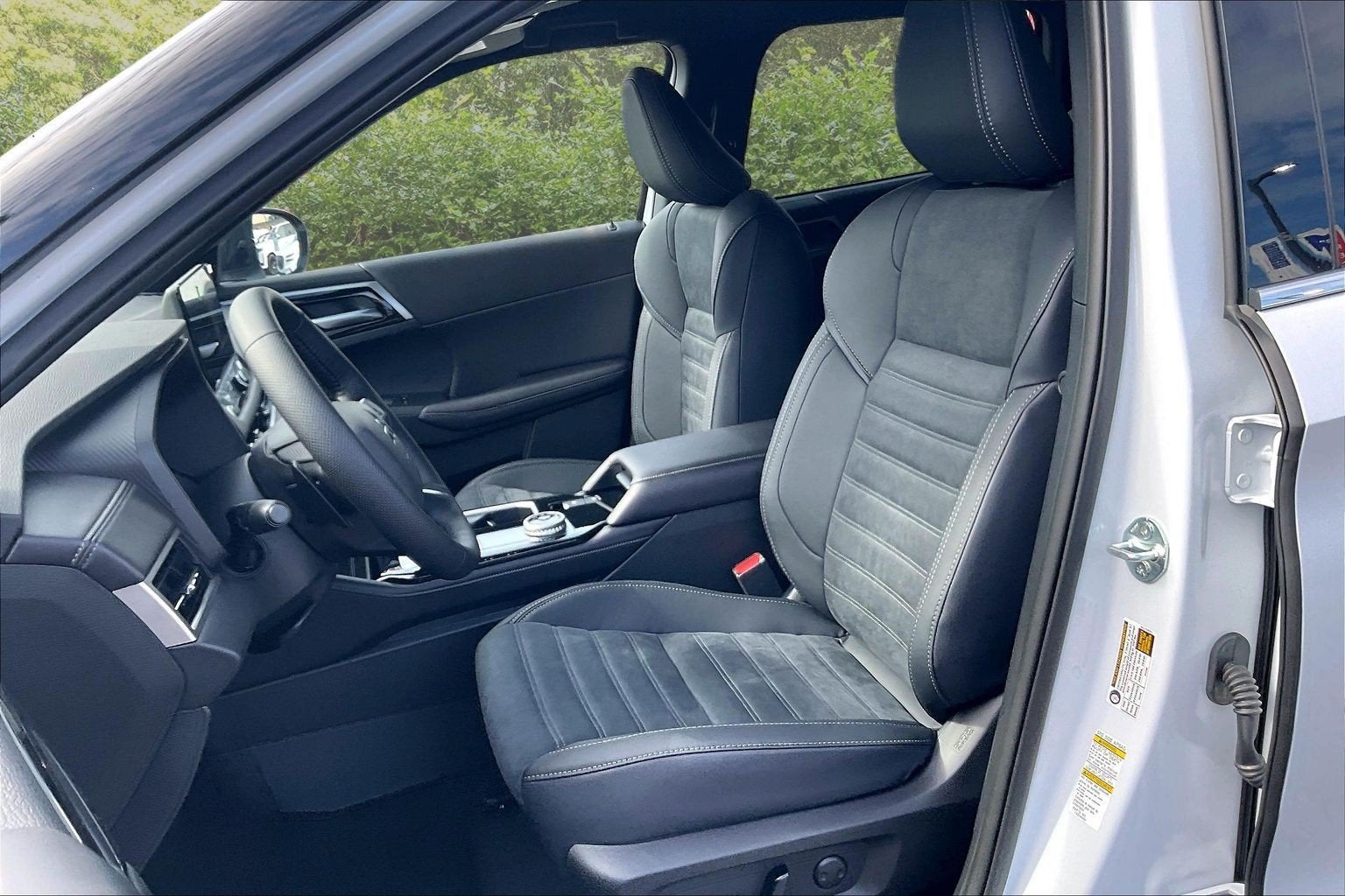 2026 Mitsubishi Outlander LE