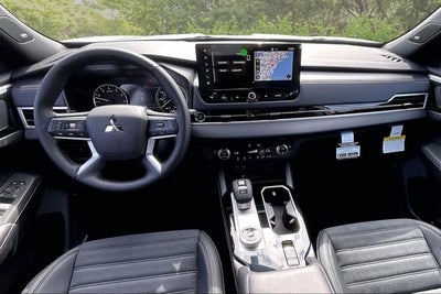 2026 Mitsubishi Outlander LE