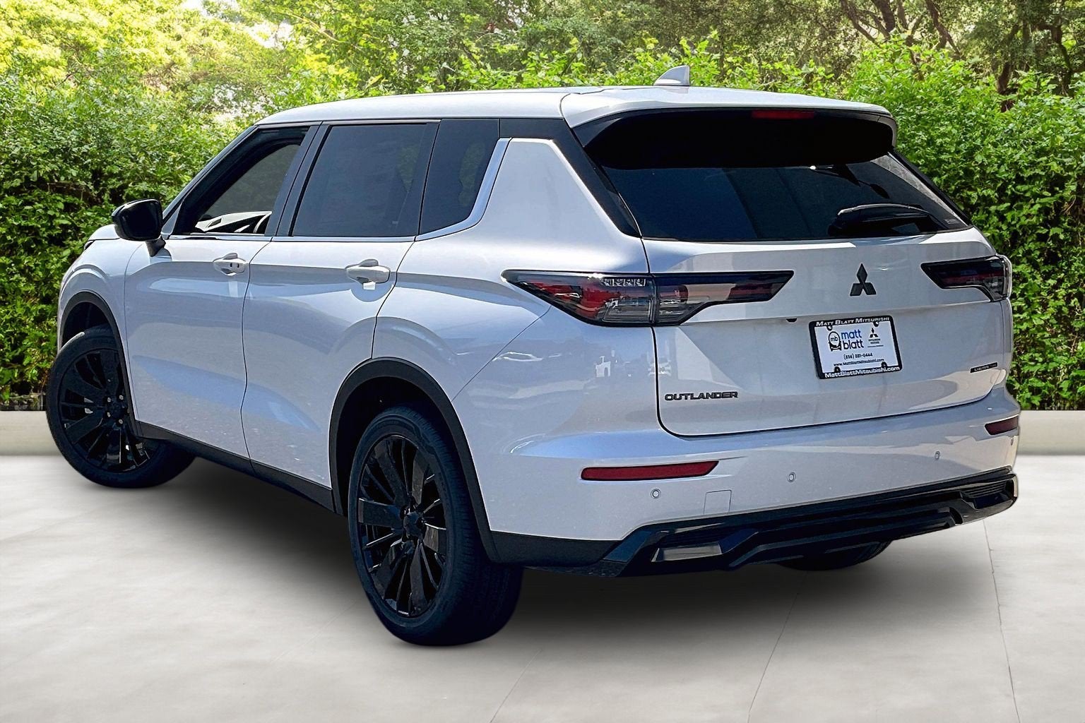 2026 Mitsubishi Outlander LE