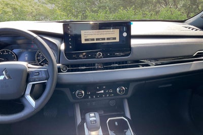2026 Mitsubishi Outlander LE