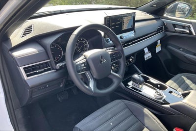 2026 Mitsubishi Outlander LE