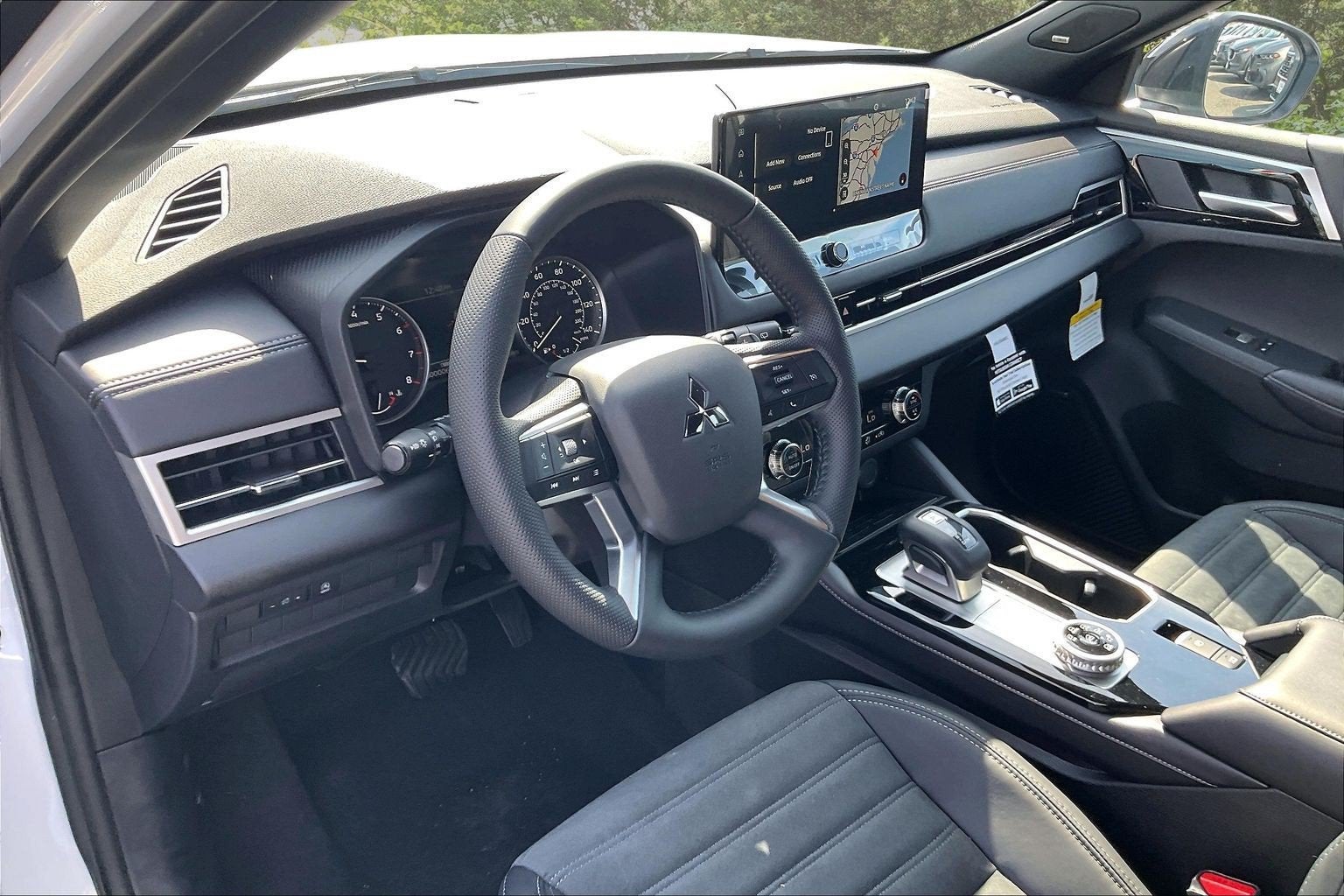 2026 Mitsubishi Outlander LE