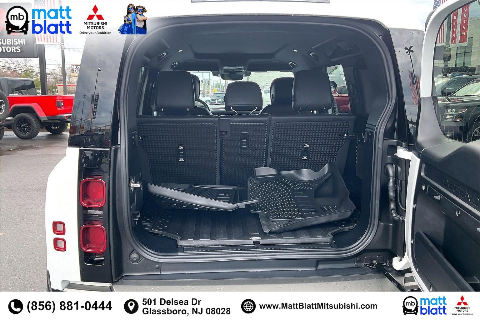 2023 Land Rover Defender X-Dynamic SE