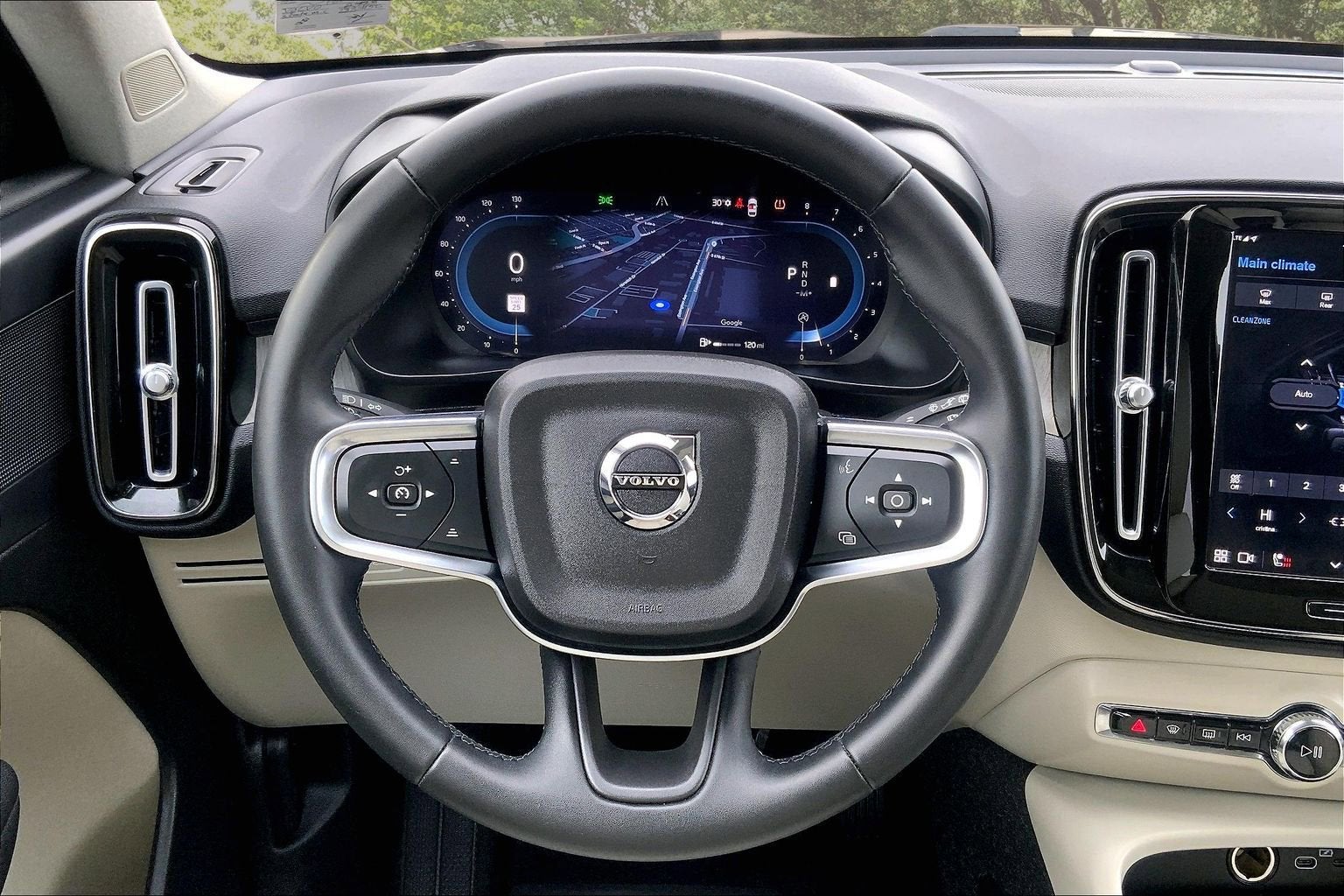 2023 Volvo XC40 Plus Dark Theme