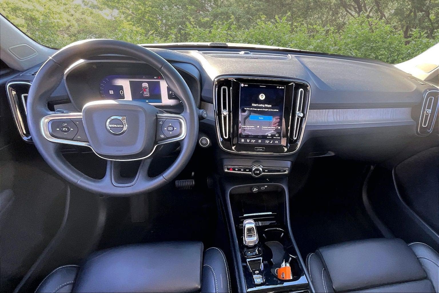 2023 Volvo XC40 Ultimate Dark Theme