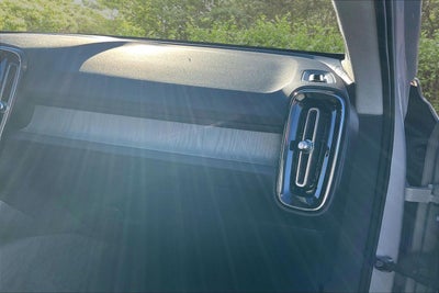 2023 Volvo XC40 Ultimate Dark Theme