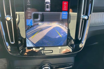 2023 Volvo XC40 Ultimate Dark Theme