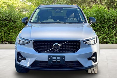 2023 Volvo XC40 Ultimate Dark Theme