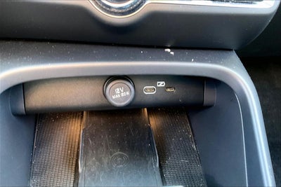 2023 Volvo XC40 Ultimate Dark Theme