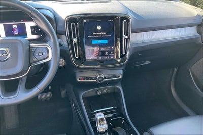2023 Volvo XC40 Ultimate Dark Theme