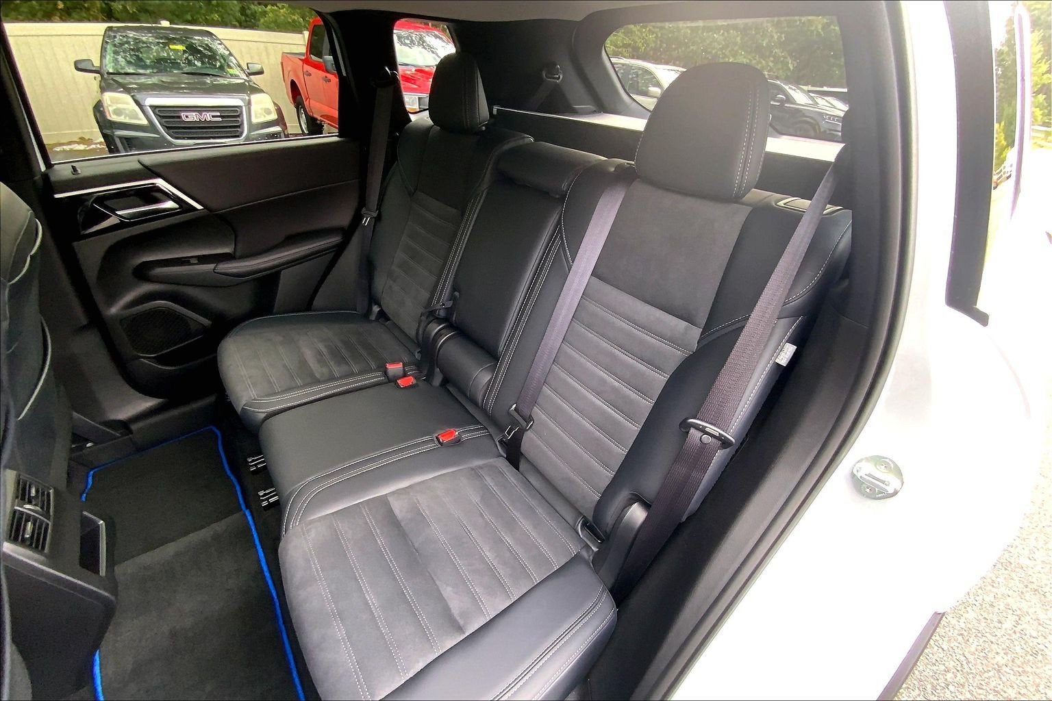 2025 Mitsubishi Outlander Plug-In Hybrid SE PHEV