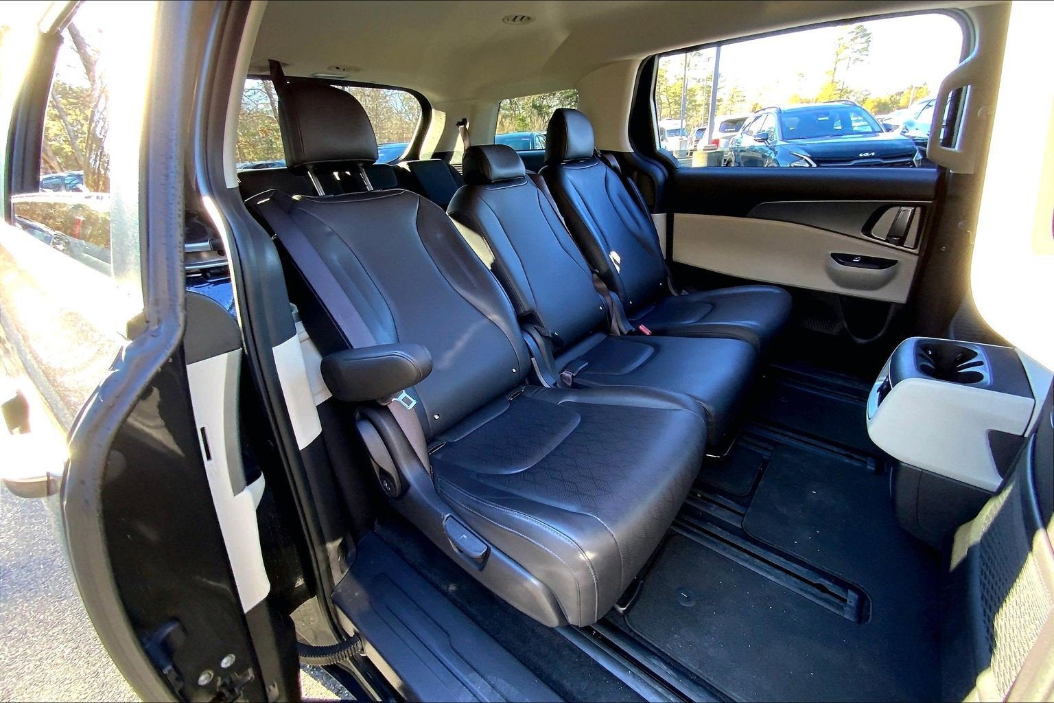 2024 Kia Carnival LX