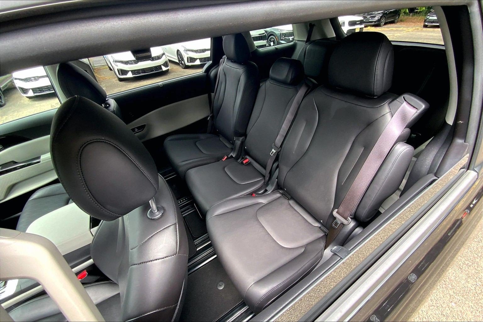 2024 Kia Carnival EX