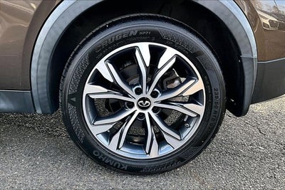 2017 INFINITI QX30 Premium