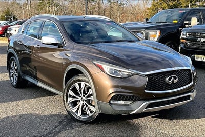 2017 INFINITI QX30 Premium