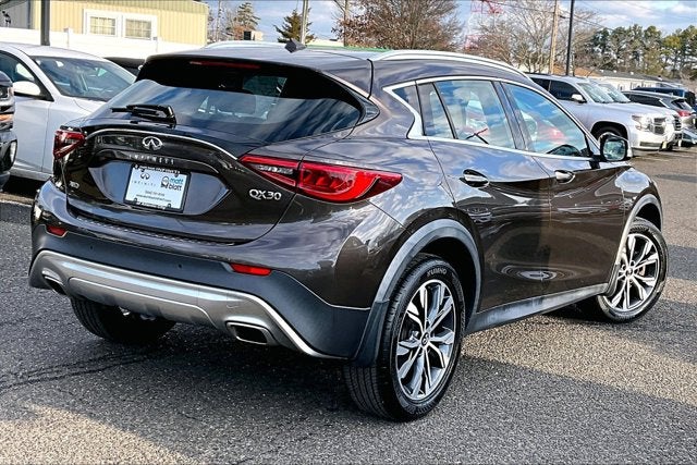 2017 INFINITI QX30 Premium