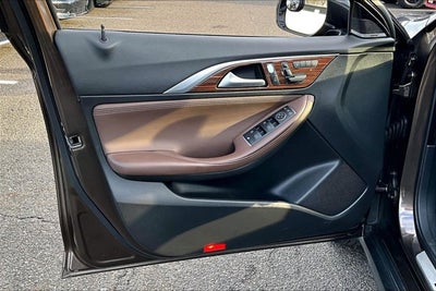 2017 INFINITI QX30 Premium