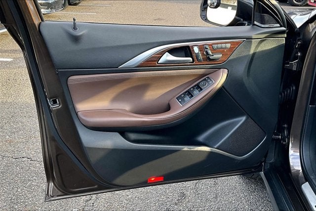 2017 INFINITI QX30 Premium