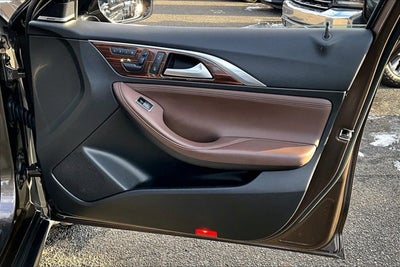 2017 INFINITI QX30 Premium