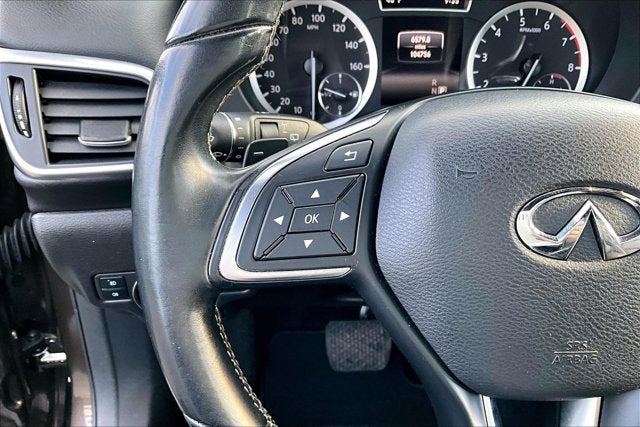 2017 INFINITI QX30 Premium