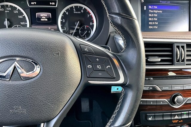 2017 INFINITI QX30 Premium